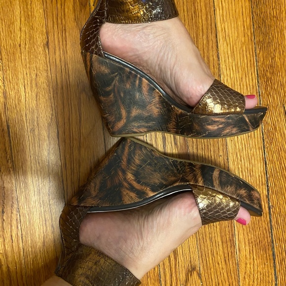 ISOLA wedge platform sandal, Sz 6.5, Bronze - Picture 3 of 10